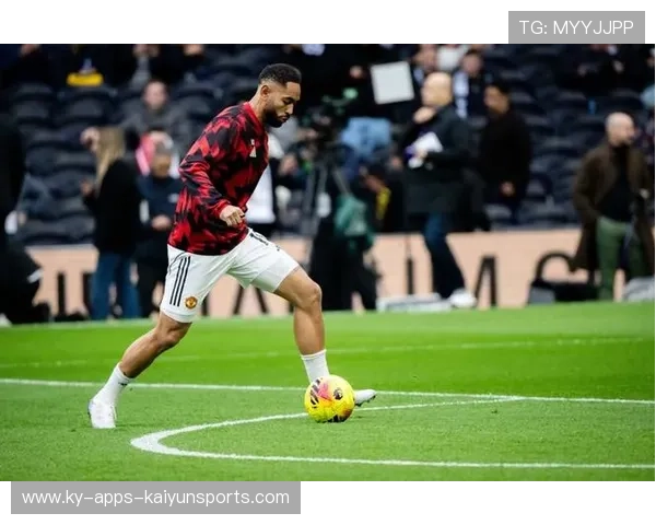 曼联全员迎战热刺，战术部署成为关键