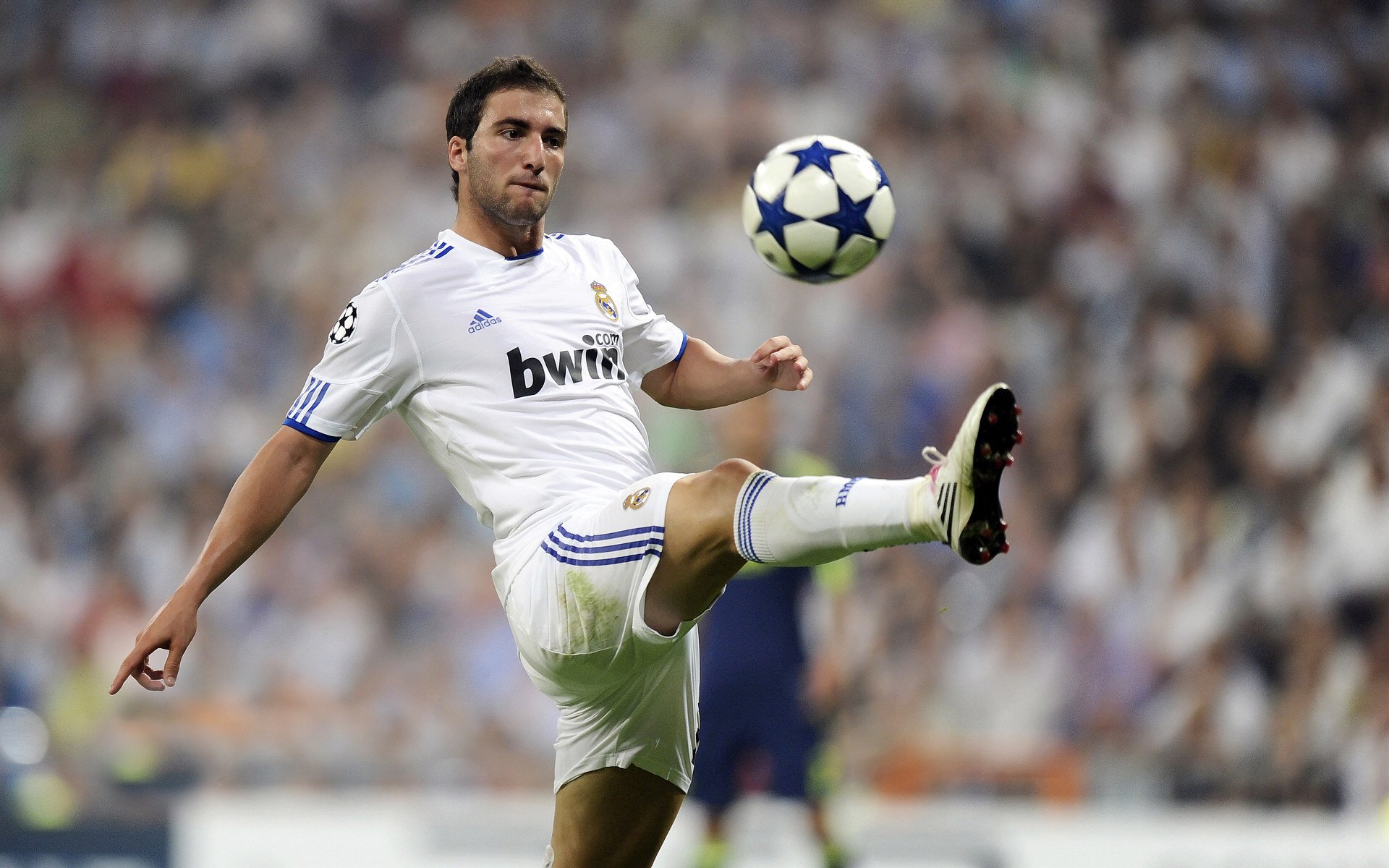 开云体育官方-曼城的胜利往往源自于对细节的长期打磨与执行力，曼城的打法特点